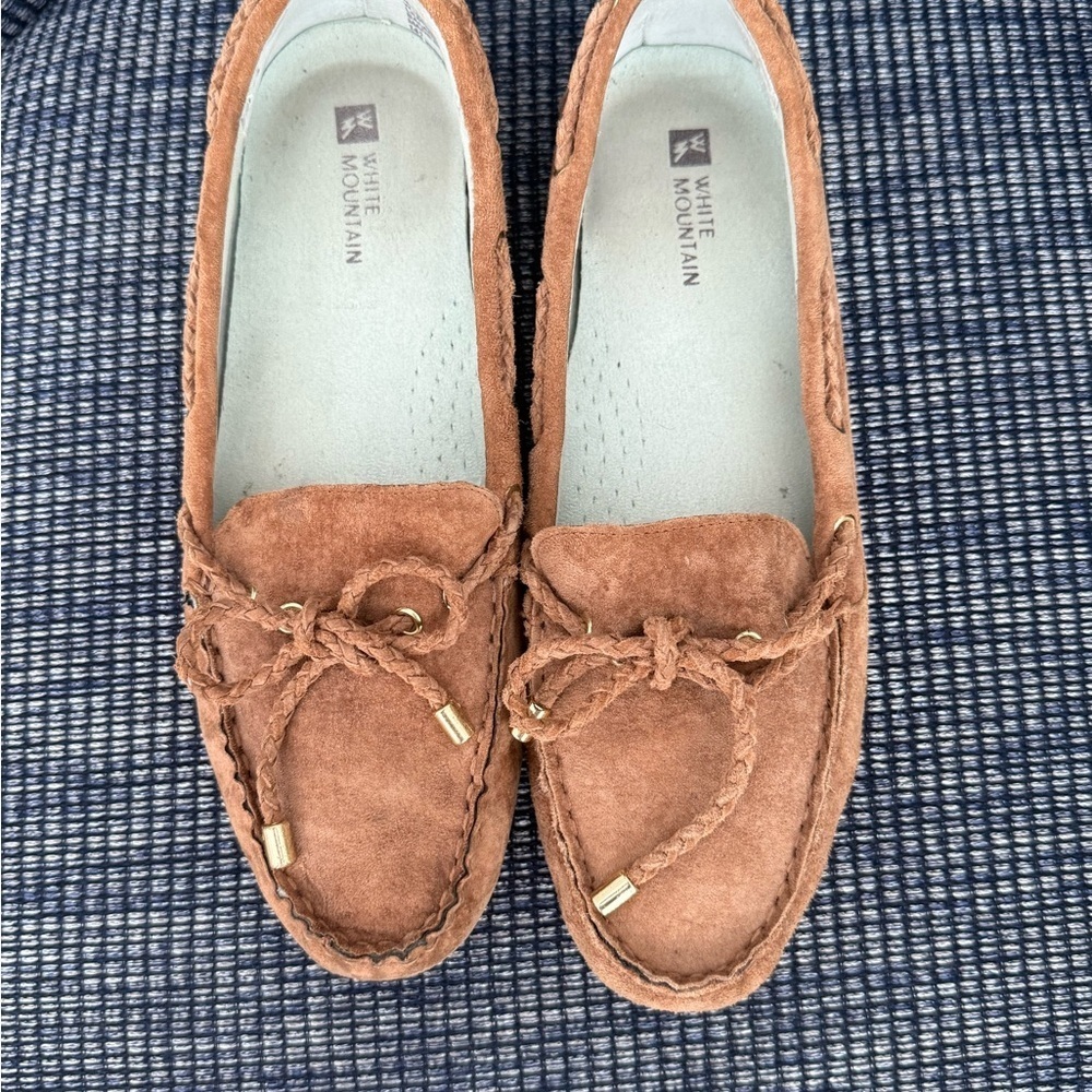 White Mountain ‘Surf’ Suede Moccasins - Picture 9 of 11